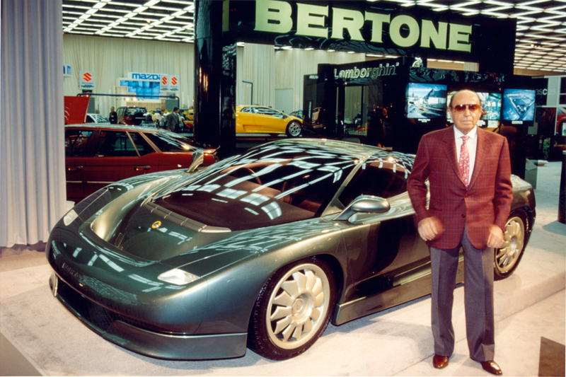 Illustration for article titled This Is How Ridiculous The Detroit Auto Show Will Look In 25 Years